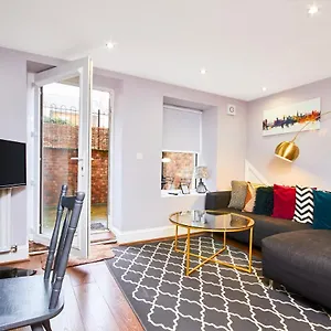 Treasure - Sleeps 4 - Lower Ground Floor Apartment Newcastle upon Tyne